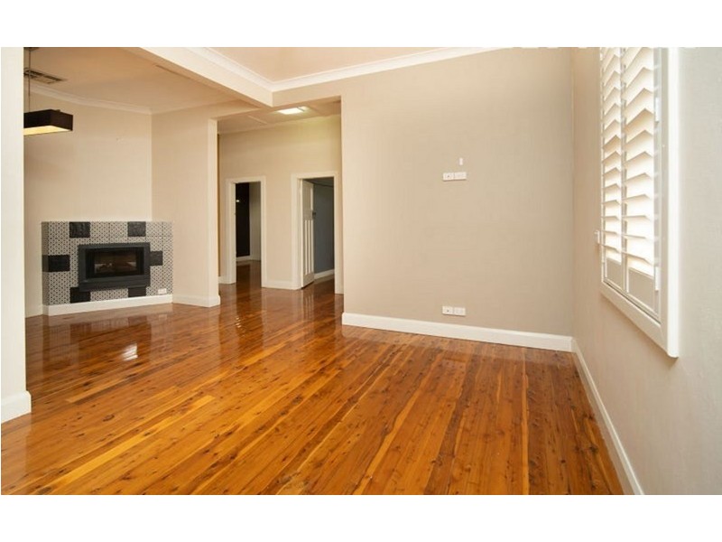 13 Edmondson Street, Turvey Park NSW 2650