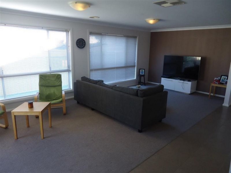 54 Avocet Drive, Estella NSW 2650