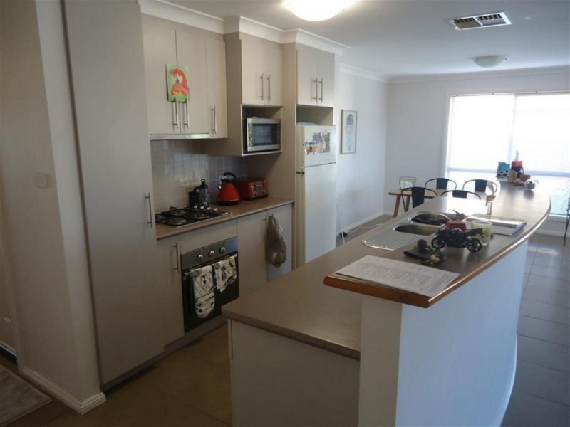 54 Avocet Drive, Estella NSW 2650