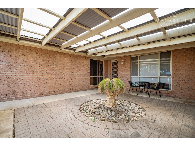 71 Dalman Parkway, Glenfield Park NSW 2650