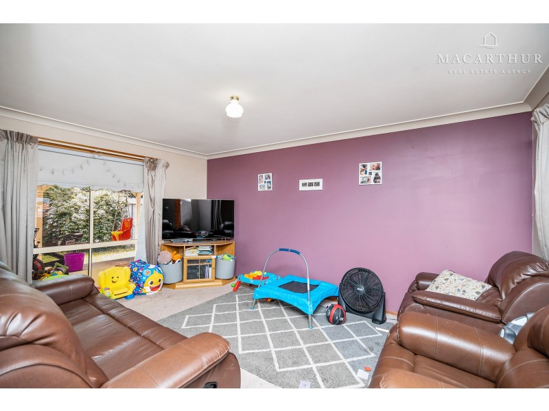 71 Dalman Parkway, Glenfield Park NSW 2650