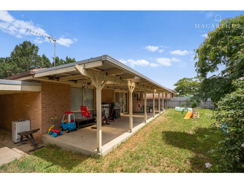 71 Dalman Parkway, Glenfield Park NSW 2650