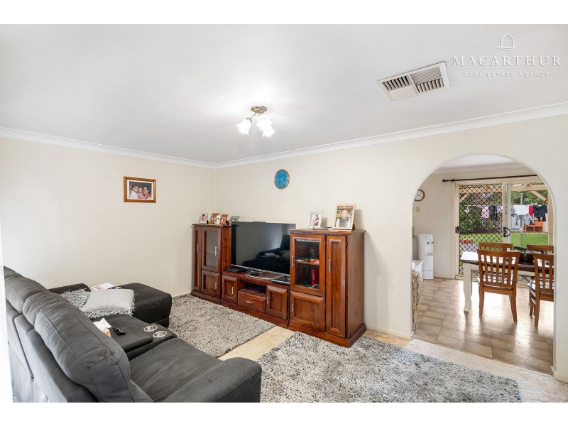 72 Dalman Parkway, Glenfield Park NSW 2650