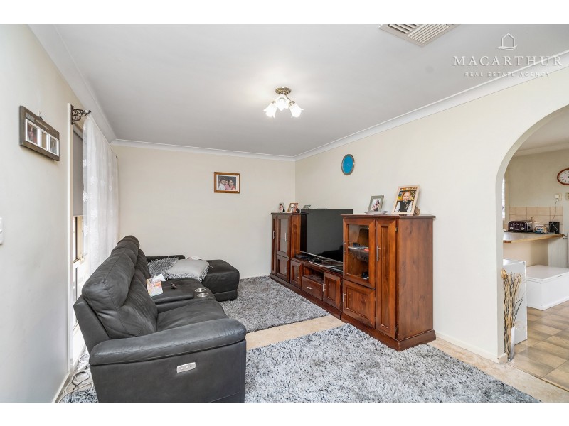 72 Dalman Parkway, Glenfield Park NSW 2650
