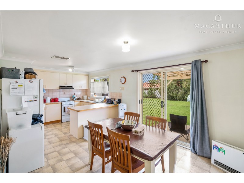 72 Dalman Parkway, Glenfield Park NSW 2650