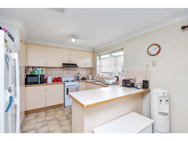 72 Dalman Parkway, Glenfield Park NSW 2650