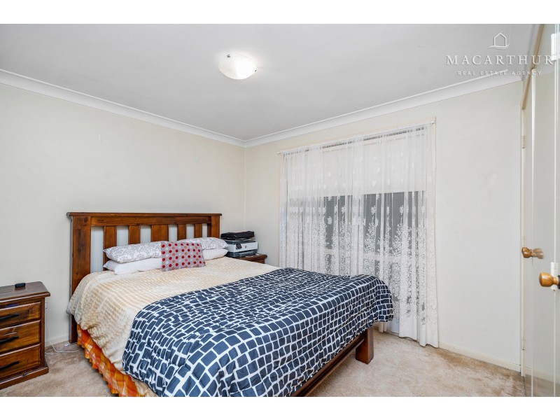 72 Dalman Parkway, Glenfield Park NSW 2650