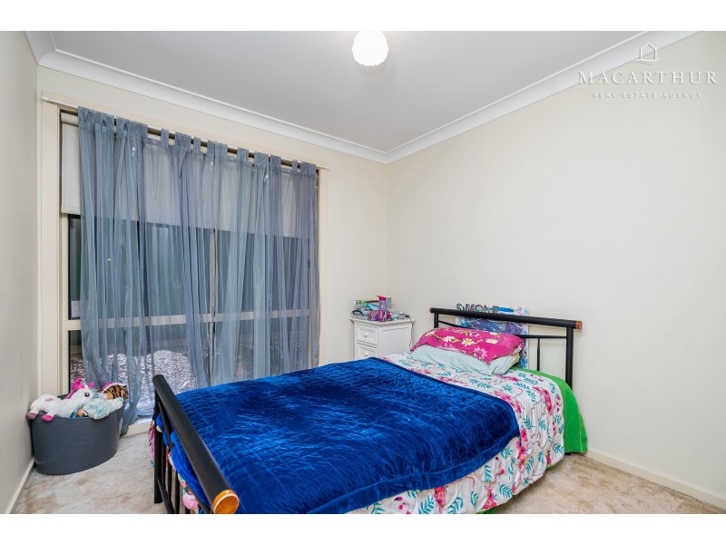 72 Dalman Parkway, Glenfield Park NSW 2650