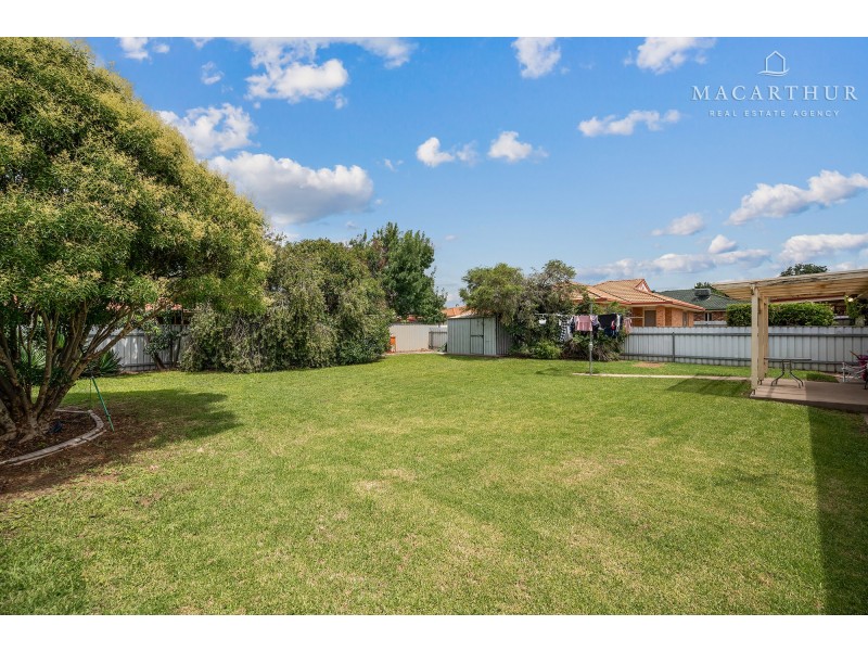 72 Dalman Parkway, Glenfield Park NSW 2650