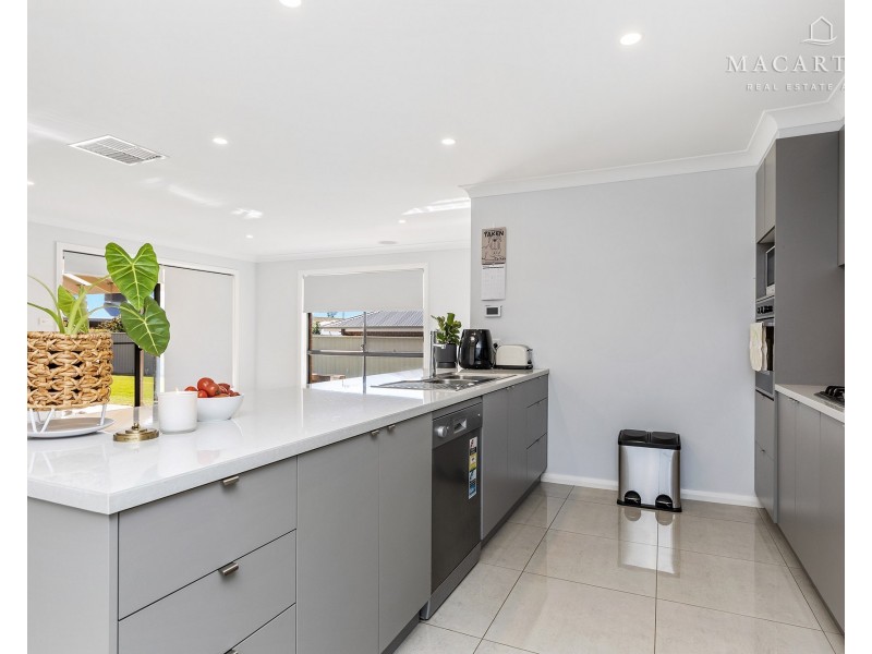 8 Mugga Street, Gobbagombalin NSW 2650