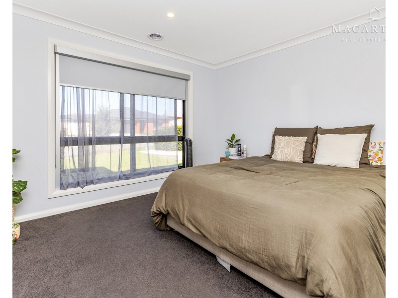8 Mugga Street, Gobbagombalin NSW 2650