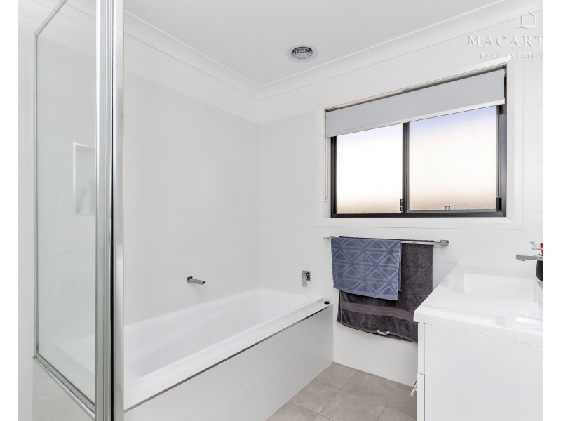 8 Mugga Street, Gobbagombalin NSW 2650