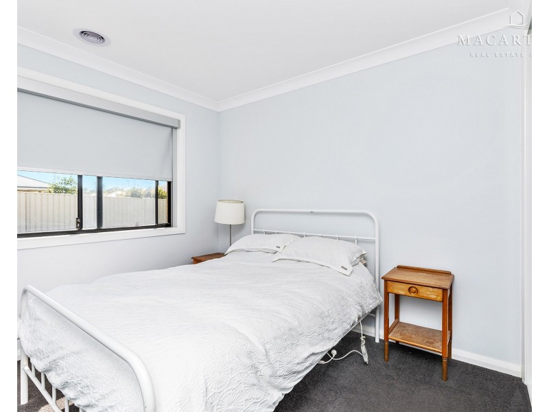 8 Mugga Street, Gobbagombalin NSW 2650