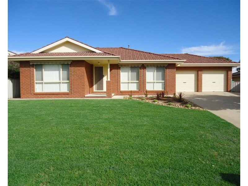 24 Yarrawah Crescent, Bourkelands NSW 2650
