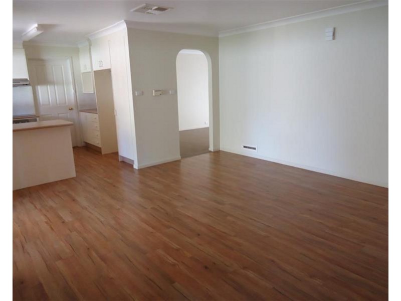 24 Yarrawah Crescent, Bourkelands NSW 2650