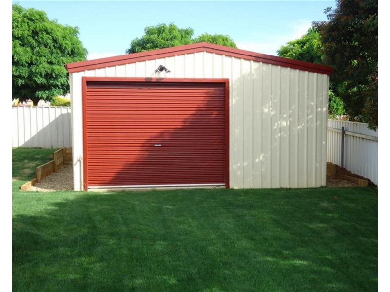 24 Yarrawah Crescent, Bourkelands NSW 2650