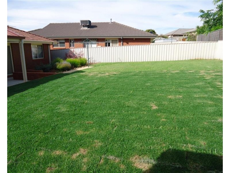 24 Yarrawah Crescent, Bourkelands NSW 2650