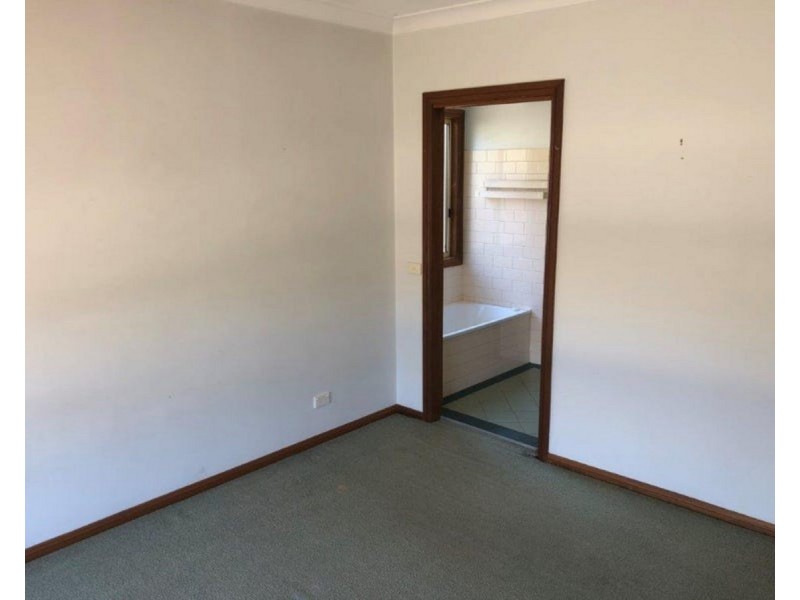 1/13 Canola Place, Estella NSW 2650