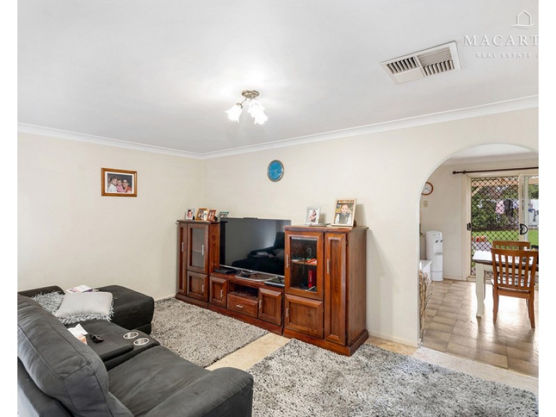 72 Dalman Parkway, Glenfield Park NSW 2650