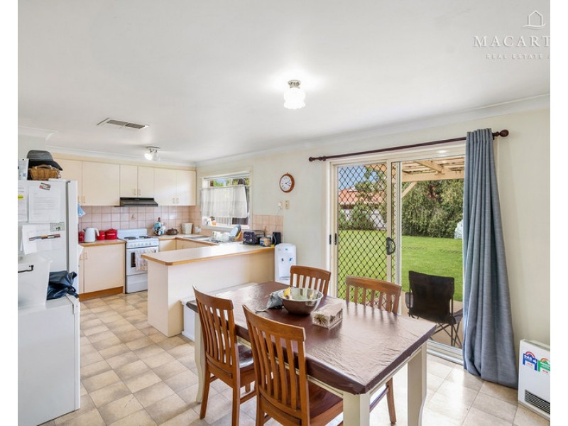 72 Dalman Parkway, Glenfield Park NSW 2650