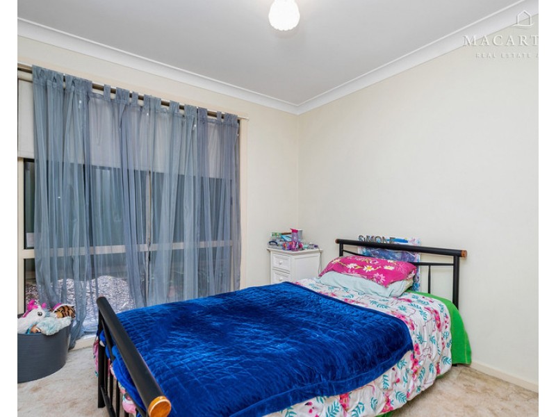 72 Dalman Parkway, Glenfield Park NSW 2650