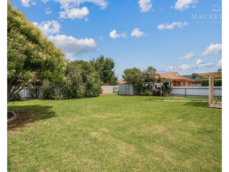 72 Dalman Parkway, Glenfield Park NSW 2650