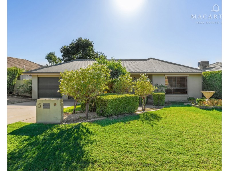 5 Willang Crescent, Glenfield Park NSW 2650