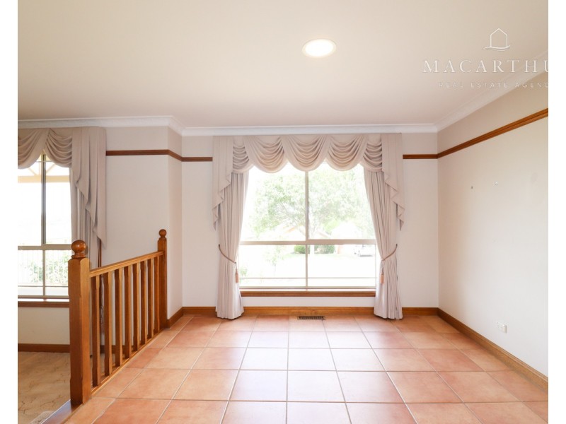 63 Simkin Crescent, Kooringal NSW 2650