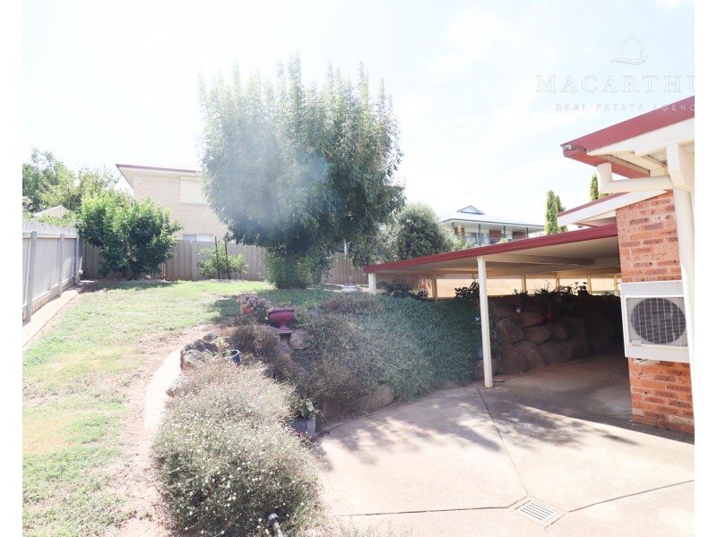 63 Simkin Crescent, Kooringal NSW 2650