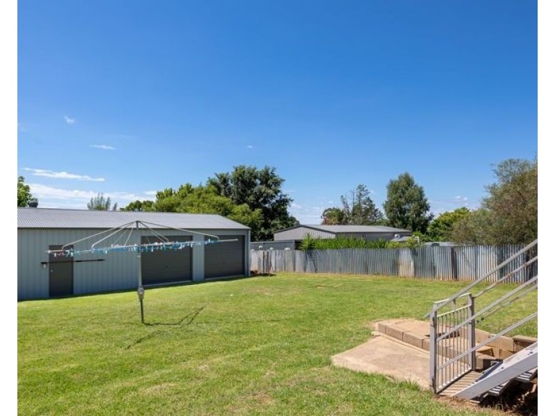 101 Meadow Street, Kooringal NSW 2650
