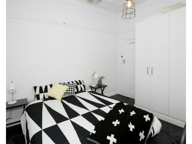 8 Macleay Street, Turvey Park NSW 2650