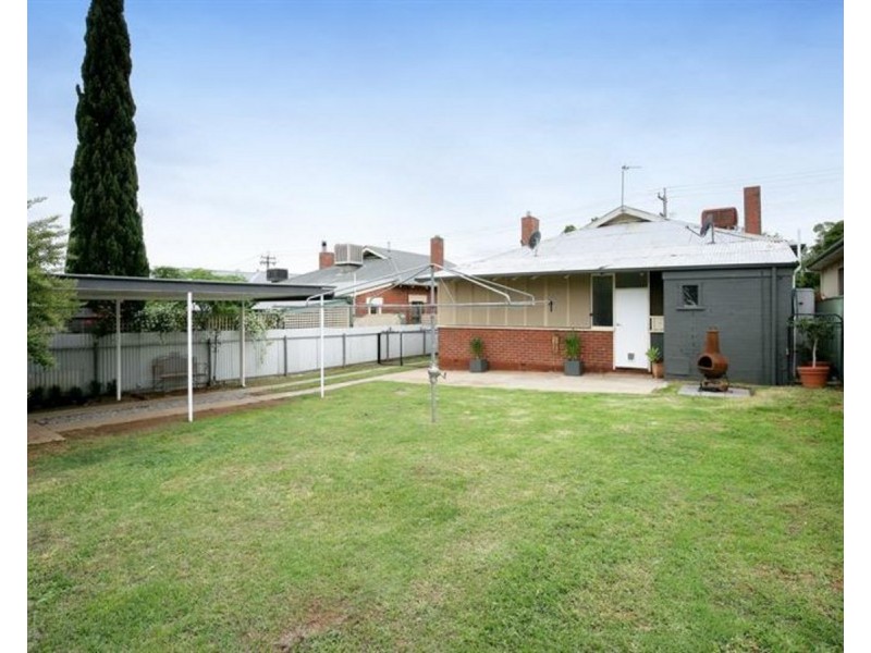 8 Macleay Street, Turvey Park NSW 2650