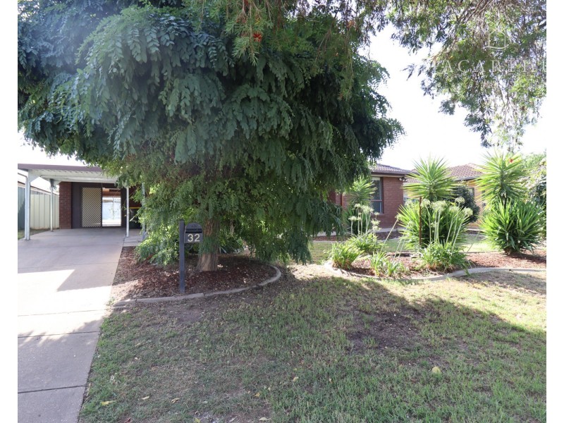 32 Forrest Street, Lake Albert NSW 2650