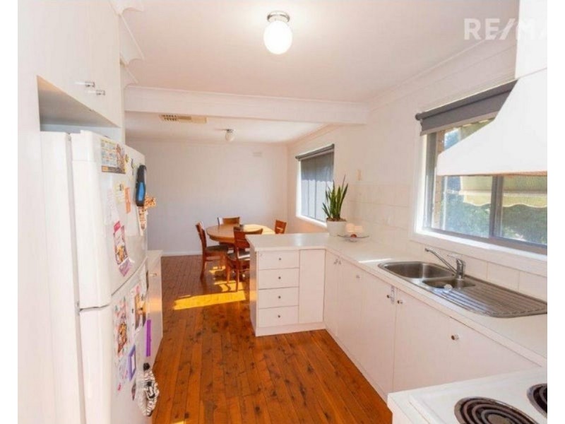 18 Malumba Crescent, Kooringal NSW 2650
