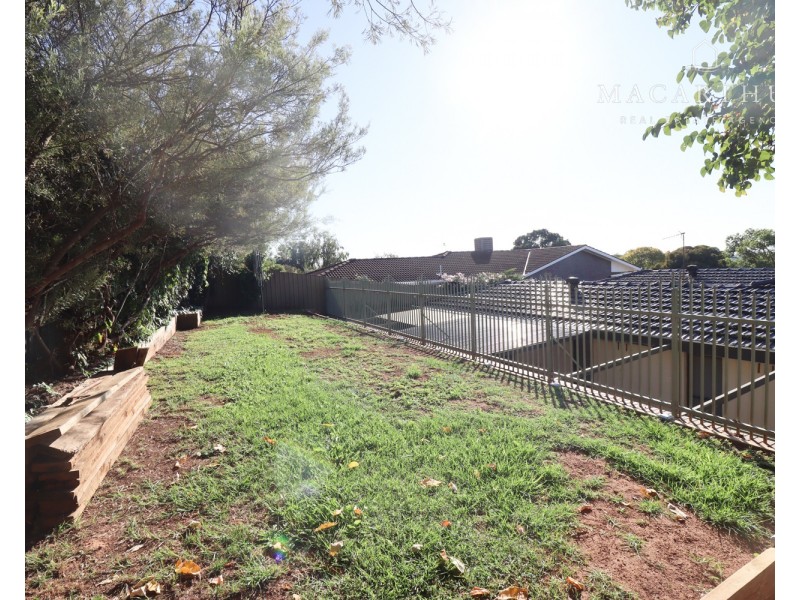 48 Wilks Avenue, Kooringal NSW 2650