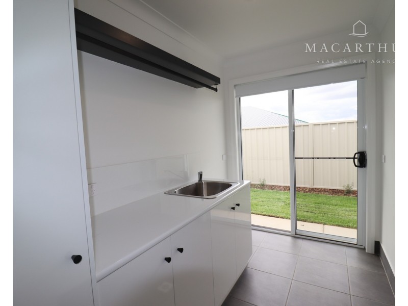 22 Wake Drive, Lloyd NSW 2650
