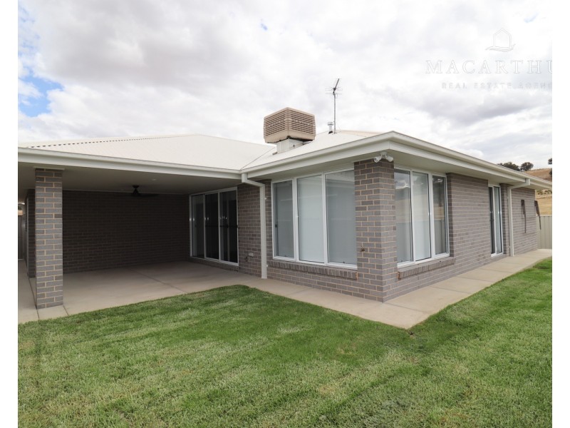 24 Wake Drive, Lloyd NSW 2650