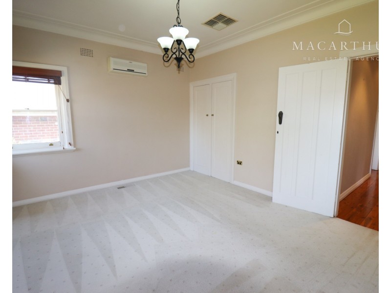 25 Sunshine Avenue, Turvey Park NSW 2650
