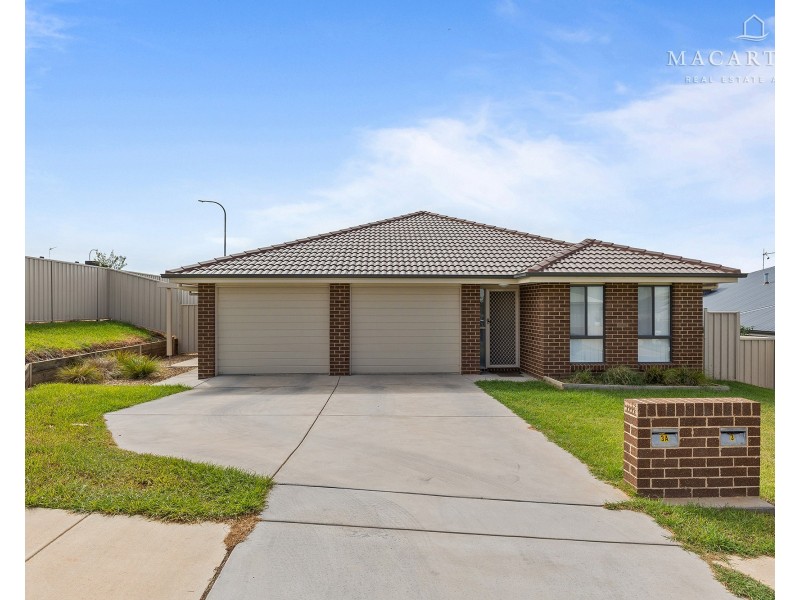 3 & 3A Batlow Way, Gobbagombalin NSW 2650