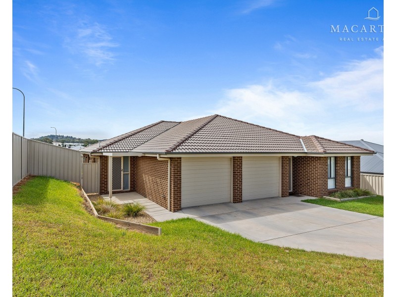 3 & 3A Batlow Way, Gobbagombalin NSW 2650