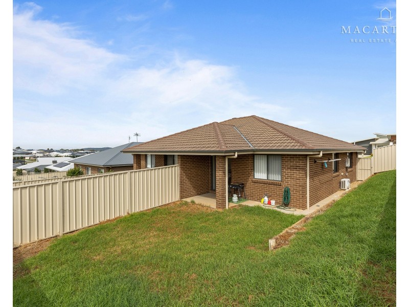3 & 3A Batlow Way, Gobbagombalin NSW 2650