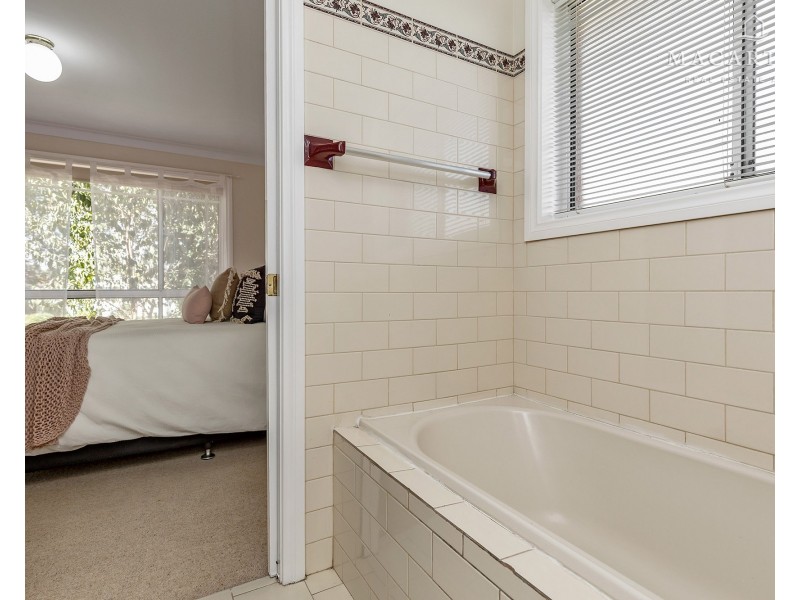 1 Bokara Place, Glenfield Park NSW 2650