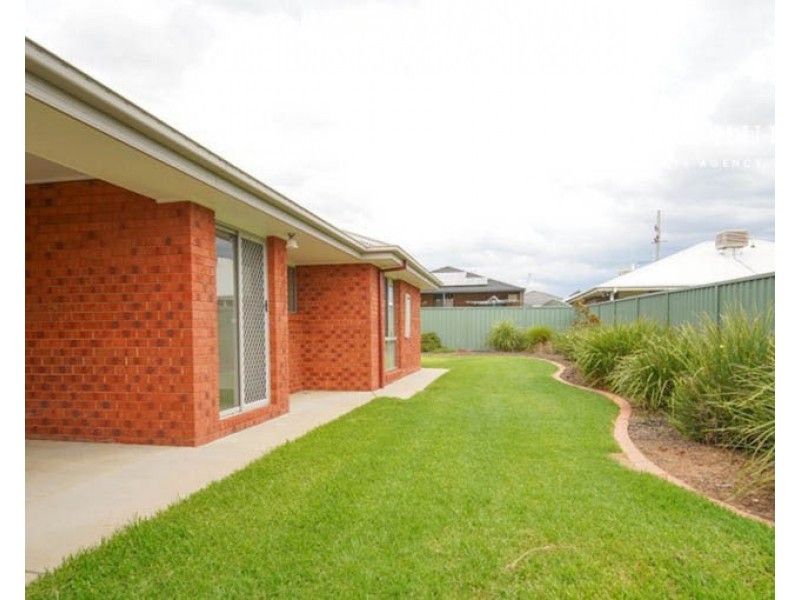 17 Quandong Place, Forest Hill NSW 2651