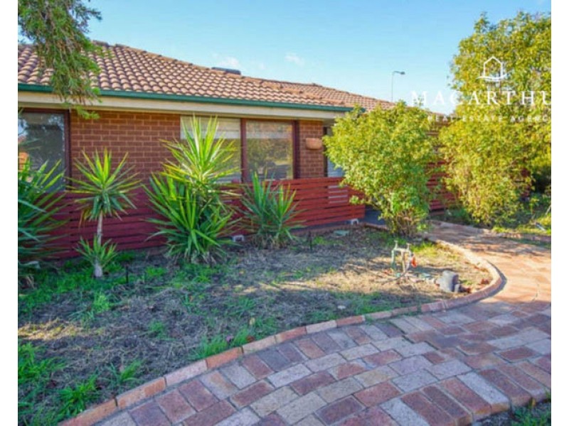 52 Pinaroo Drive, Glenfield Park NSW 2650