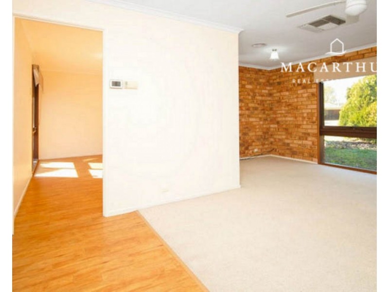 52 Pinaroo Drive, Glenfield Park NSW 2650