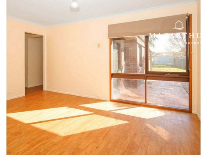 52 Pinaroo Drive, Glenfield Park NSW 2650
