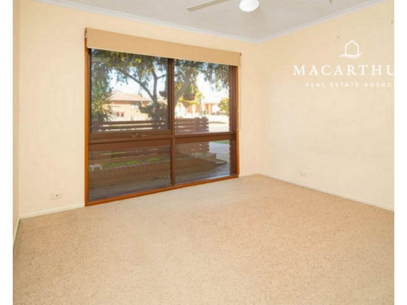 52 Pinaroo Drive, Glenfield Park NSW 2650
