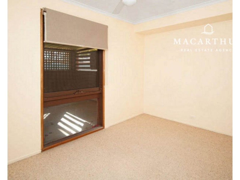 52 Pinaroo Drive, Glenfield Park NSW 2650