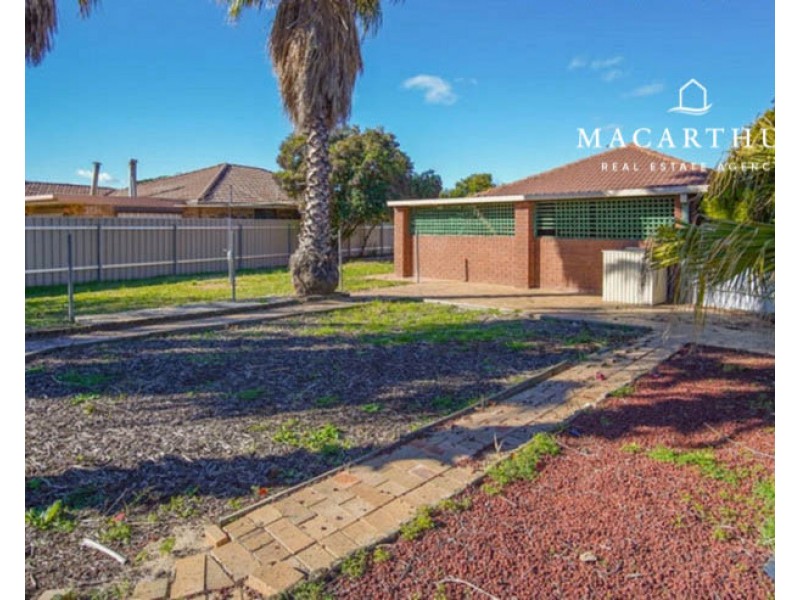 52 Pinaroo Drive, Glenfield Park NSW 2650