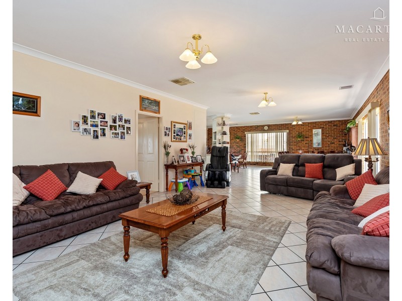 21 Kansas Drive, Tolland NSW 2650